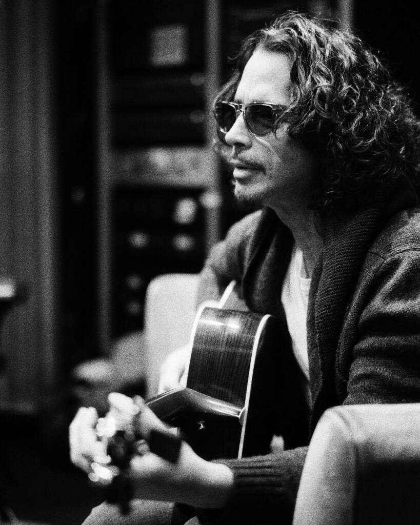 #FilmFriday ⚡️ #ChrisCornell on #ilforddelta3200 though a #leicam6, probs with a #summilux50. Processed by the homeys at @iconla #andrewstuartphotos #analoglivin @chriscornellofficial instagr.am/p/CqvtiOtvcFD/