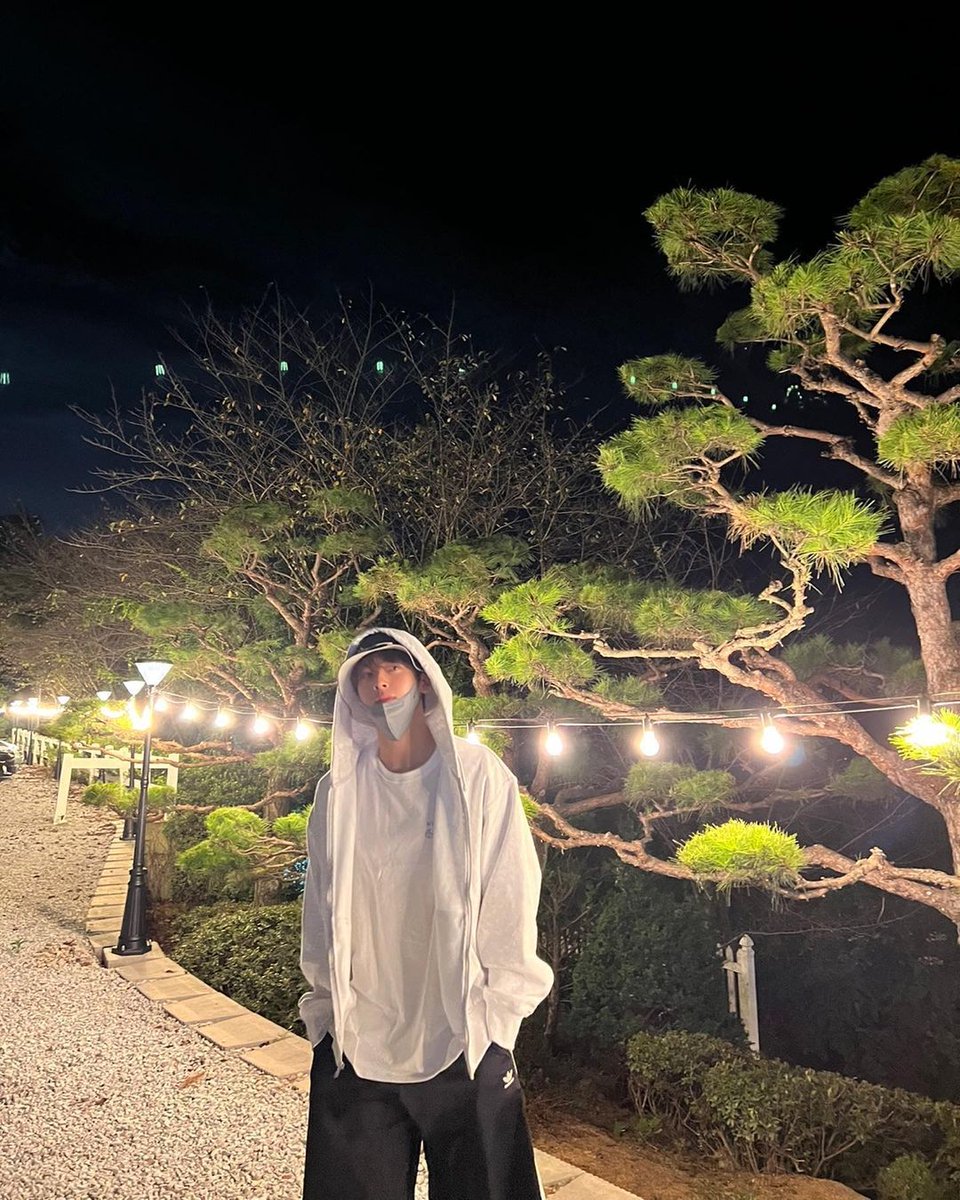 littlemocarn's tweet photo. ᅠ 

                      ᅠ 

ᅠ 
ᅠᅠ 
答えはいつでも　偶然？必然？　
いつか選んだ道こそ　運命になる
握りしめたその希望も不安も　
きっと2人を動かす　光になるから

                      ᅠ 

ᅠ 
ᅠ https://t.co/fX9tLVbwaG