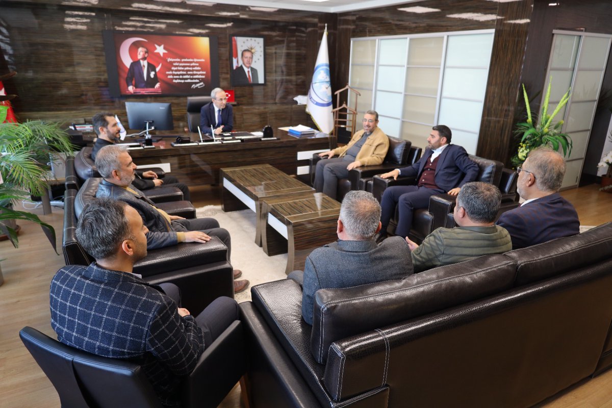 İl yönetim kurulu üyelerimiz ile birlikte Gaziantep İslam Bilim Üniversitesi Rektörü Sn Prof.Dr. Şehmus Demir hocamızı makamında ziyaret ettik.

Göstermiş olduğu teveccüh ve misafirperverlik adına şükranlarımızı sunuyor, yeni görevinde muvafakatiyetler diliyoruz.