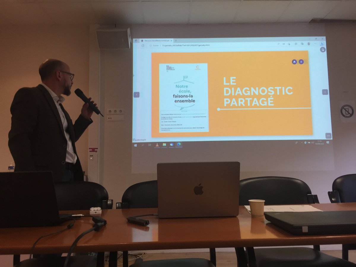 Très heureux d’avoir pu présenter ce parcours d’excellence numérique construit avec l’ensemble des directrices du réseau Edouard Vaillant de Vierzon, qui sera bientôt financé et mis en œuvre. Rencontre académique #notreécolefaisonslàensemble #nefle <a href="/ac_orleanstours/">Académie d'Orléans-Tours</a> <a href="/CardieOT/">Cardie Orléans-Tours</a>