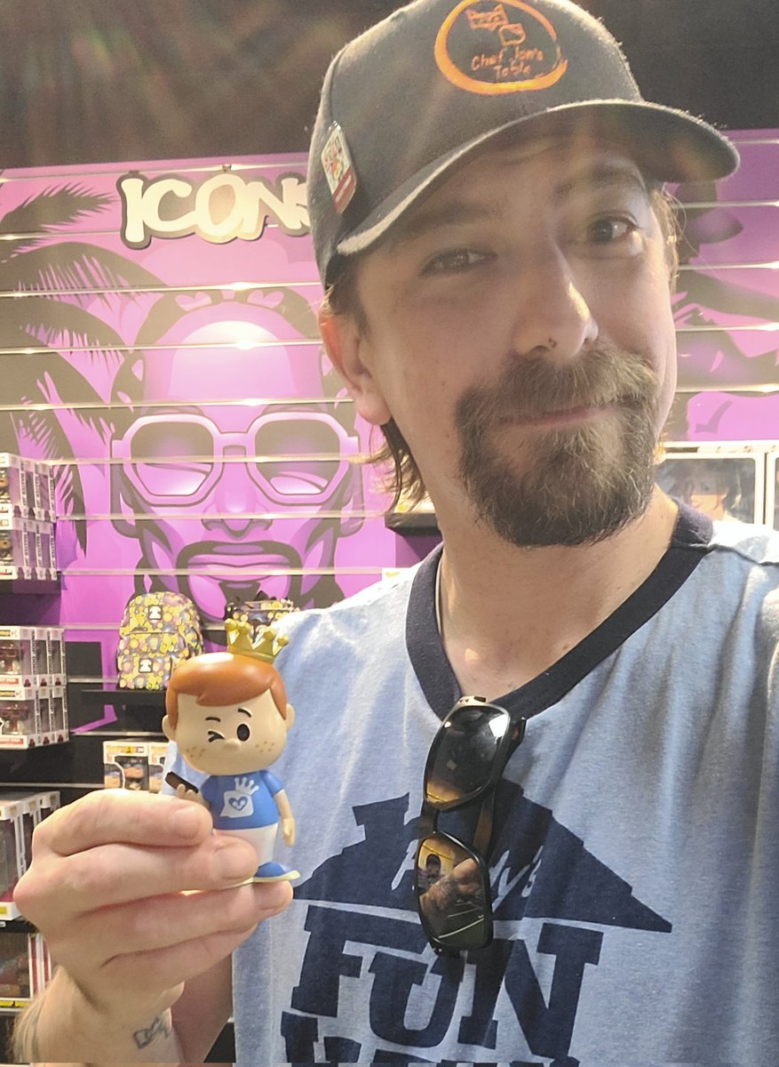 Happy #funkofashionfriday from #thadogghouse! Hope you're all having a #funtasticfriday! Me and freddy here rocking the Dodger Blue for LA,and I'm repping the @GeezLouis1971 hat! Have a beautiful day #funkocommunity #funkofamily