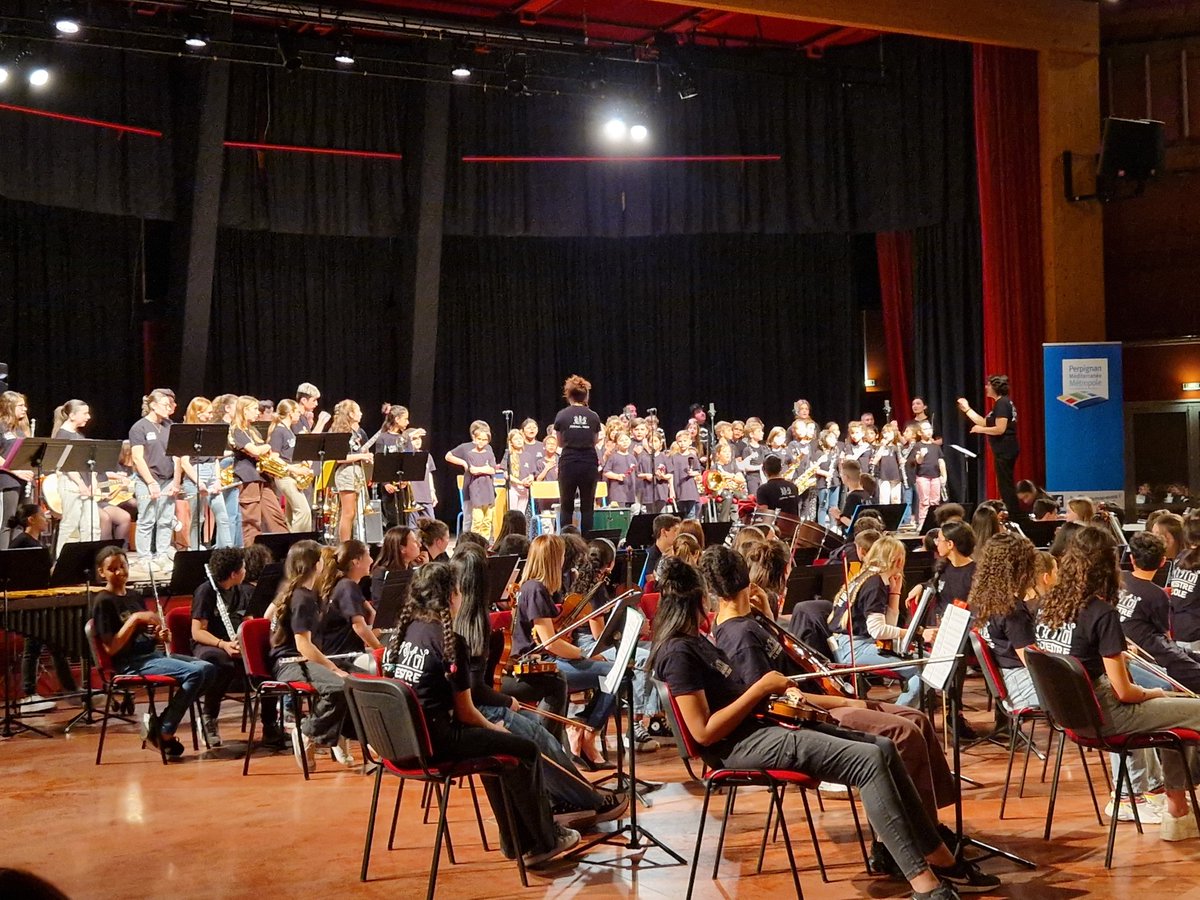 CourtesThierry's tweet photo. Rassemblement des orchestres à l école avec les orchestres de la garrigole du collège de st Laurent et l'école de St Laurent !
@MEduprio @dsden66 @Orchestreecole https://t.co/Pv84FdnvAm