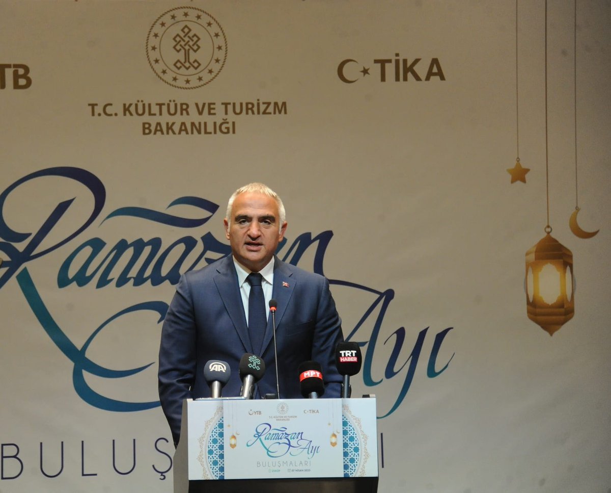 MehmetNuriErsoy's tweet photo. Huzurun ve bereketin sofrası olan iftarımızı bugün @yurtdisiturkler'in organizasyonu ile Üsküp'te kardeşlerimizle birlikte yaptık.

Bizleri iftar sofrasında ağırlayan bu topraklarda bir arada yaşayan farklı inanç ve kültürden insanlarla birlikteliğimizin daim olmasını diliyorum. https://t.co/G2ktvrX3MI