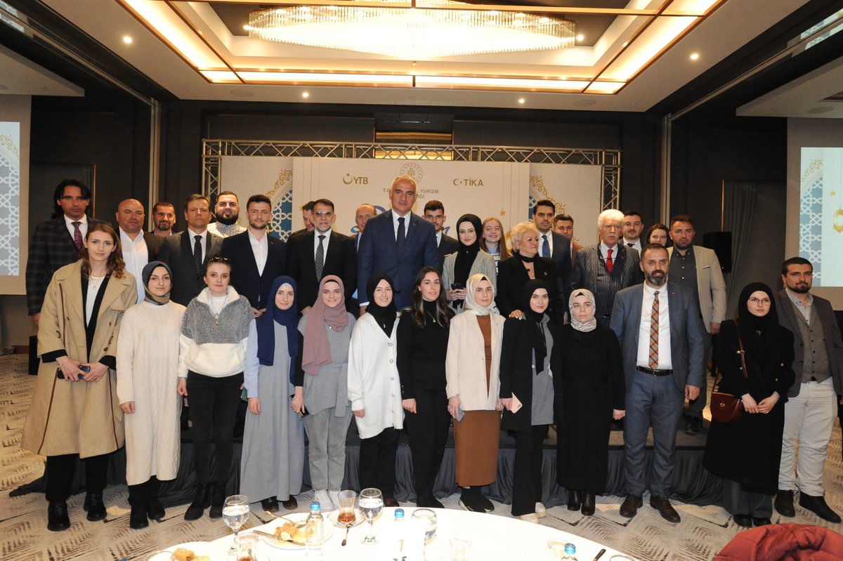 Huzurun ve bereketin sofrası olan iftarımızı bugün <a href="/yurtdisiturkler/">YTB</a>'in organizasyonu ile Üsküp'te kardeşlerimizle birlikte yaptık.

Bizleri iftar sofrasında ağırlayan bu topraklarda bir arada yaşayan farklı inanç ve kültürden insanlarla birlikteliğimizin daim olmasını diliyorum.