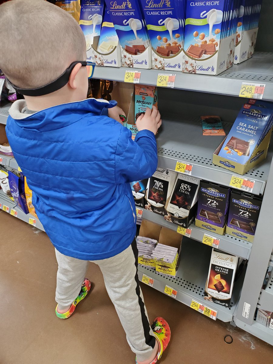 jackiestal's tweet photo. @MrBeast My 6 yr old helping to tidy up the display!! https://t.co/CxowIUlv44