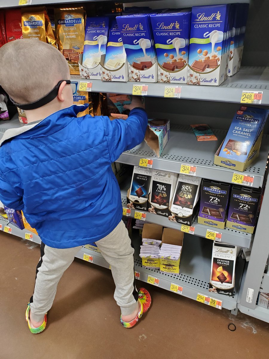 jackiestal's tweet photo. @MrBeast My 6 yr old helping to tidy up the display!! https://t.co/CxowIUlv44