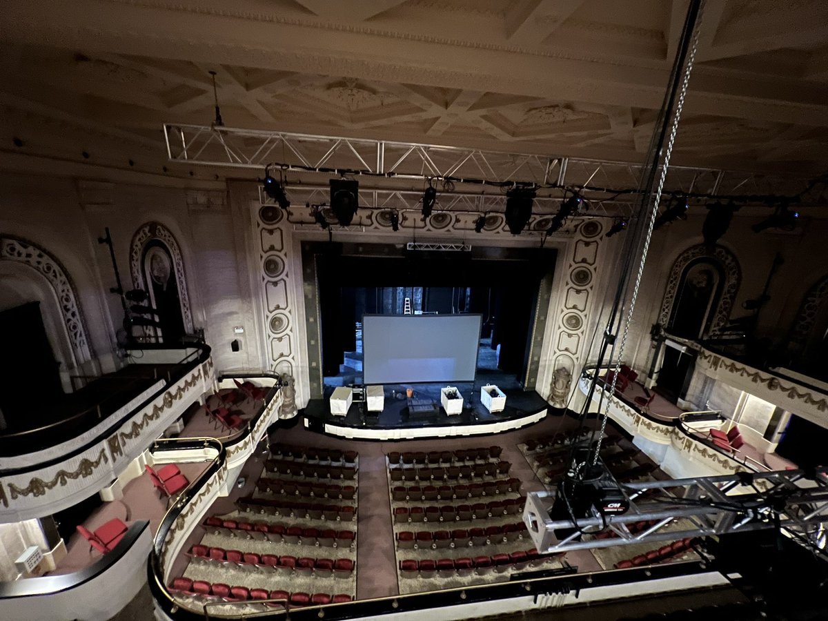 If the walls could talk! One of #Chicago’s oldest buildings along the Mag Mile is celebrating a special anniversary! Coming up <a href="/WBBMNewsradio/">WBBM Newsradio</a> , inside the historical <a href="/FineArtsBldg/">Fine Arts Building</a> !