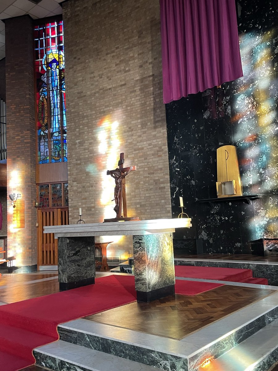 A beautiful and moving day of services commemorating Good Friday draws to its close. The sunlight shining through the stained glass in the church was very special this evening. ❤️#GoodFriday2023 #HolyWeek2023 #ArchdioceseOfBirmingham