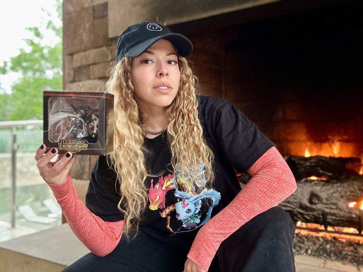 iamGabbyDurden's tweet image. was at a collectible show a while back and stumbled on this Limited Edition Teemo - want to give it away to celebrate #LCS Finals weekend

to enter:
- Follow
- Like + RT 
- presave my debut single "ribcage" here: distrokid.com/hyperfollow/ga…

winner announced next week - good luck! ❤