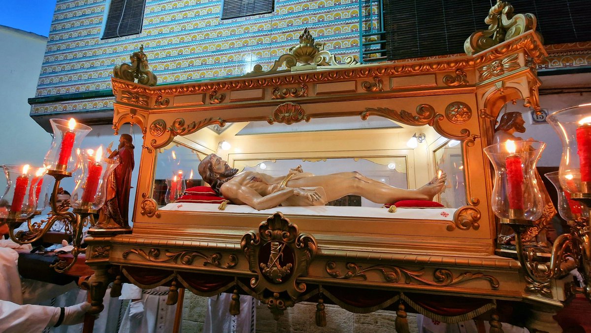 CsManises's tweet photo. Esta tarde-noche, Cs Manises hemos asistido al Descenso de la Cruz y posterior procesión por las calles de nuestro #Manises.
Emotiva procesión donde los asistentes hemos mostrado respeto y honrado nuestra cultura y tradiciones.
#CSconLasTradiciones
#CSconManises
#PorLosTuyos https://t.co/J136Vw7FBV