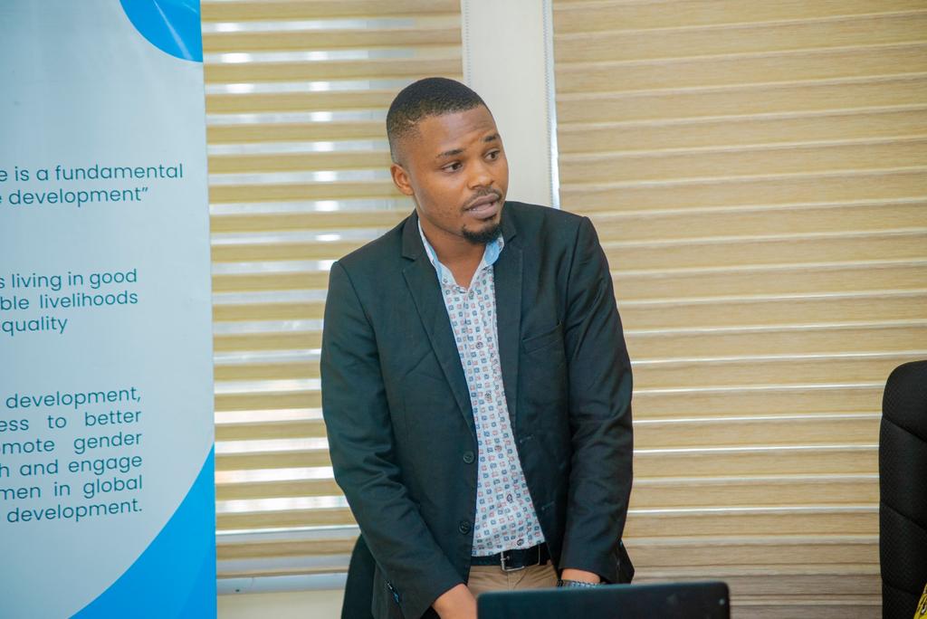 adinanimussatz's tweet image. Presentation - Project overview, activities, Lesson learnt, achievements &amp;amp; Challenges #KijanaMkakati
#DevelopmentFunds
#SoftLoans
#YouthEconomicEmpowerment
@FCSTZ @tayobeco @kinondonimc