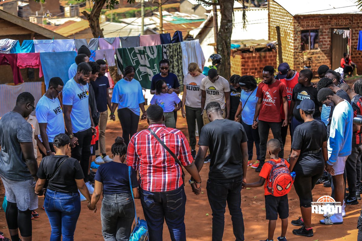 Alt0nBasketball's tweet photo. #TRANSFORMATION ⬆️ || Earlier on today, in #NaguruSlums for our  #EasterInSlums community Outreach. 

Sincere Gratitude to all our Partners &amp; family who have supported this great Cause.
#EasterInSlums #SportsForYouthTransformation https://t.co/Q0cjytr1OC