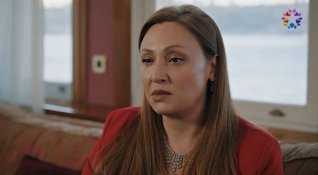 Dizi tarihinin en yılan karakterlerinden.Her fitilin ateşleyicisi,her işte bir parmağı var.Bakalım senin saltanat ne zaman bitecek İfakat

#YaliÇapkini