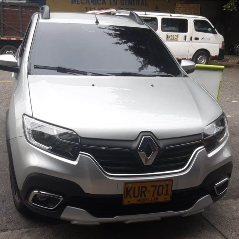 Guardianes_Ant's tweet photo. #HurtoVehiculo, Renault Sandero, color gris, KUR701 no reportan el lugar. https://t.co/MNMMvLdzE4