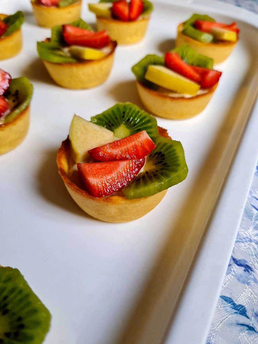 _Maro_98's tweet photo. Mini tart 🥝🍓🍏 https://t.co/cUKo9nl0dF