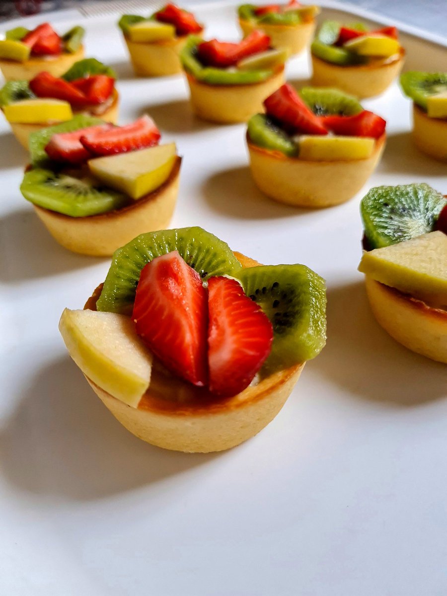 _Maro_98's tweet photo. Mini tart 🥝🍓🍏 https://t.co/cUKo9nl0dF