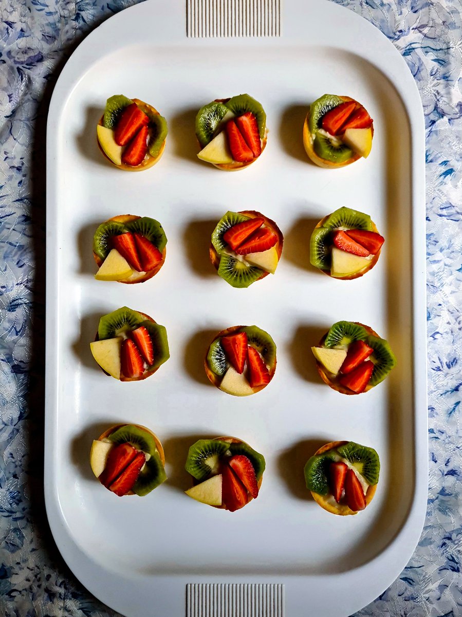 _Maro_98's tweet photo. Mini tart 🥝🍓🍏 https://t.co/cUKo9nl0dF