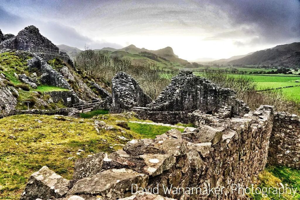The ruins of Castell y Bere, not far from Tywyn. #wales #welshcastles #welshhistory #welshhills #walesadventure #northwales #visitwales #walesphotography #welshruins #capturebritain #capturewales #backroads #backroadstravel #igerswales instagr.am/p/Cqvzwvdvr7J/