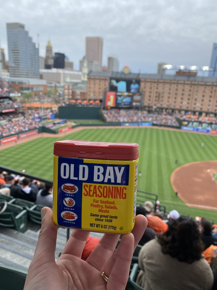 OLDBAYSeasoning's tweet photo. OLD BAY &amp; #OpeningDay just go together 😏⚾️ https://t.co/G7uKrl6ffj