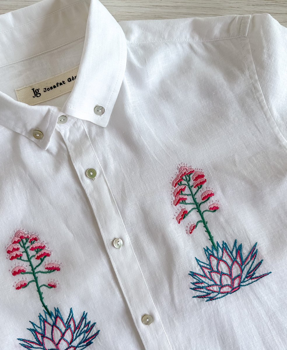 Q u i o t e s  e n  f l o r a c i ó n 

#quiote #bajoelcielodeoaxaca #josafatgomez #agave #maguey #jiote #flor #fruto #tallo #brote #oaxaca #mezcal #mezcalero #mezcales #shirts #shirt  #camisa #bordado #embroidery #handmade #hechoamano #bordadoamano #liveoaxaca #agaves