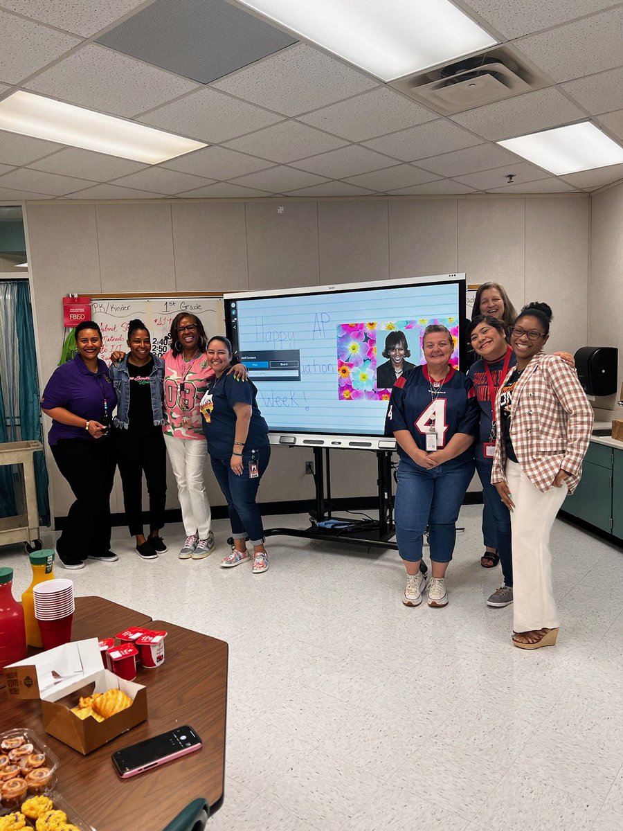 As we close the week, I want to recognize the incomparable Dr. Blake! Your leadership and support has been a gift to the <a href="/AFE_Stars/">Arizona Fleming ES</a> team! We truly appreciate you! <a href="/blake_yvette/">Dr. Yvette Mapp Blake</a>