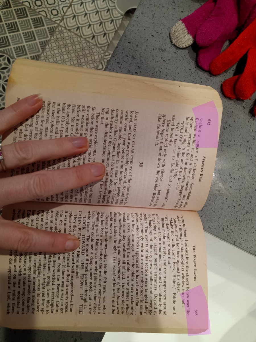 DoingMyNormal's tweet photo. @StephenKing I'm *so* confused. I know it's been 8+ years since I read this, but I feel like I would have recalled my book missing 30 pgs (no gap in the binding). I know this isn't the only copy I've ever owned, but it's not the 1st time I've read this one. 🤔🤷🏼‍♀️ https://t.co/bdgfunEC7m