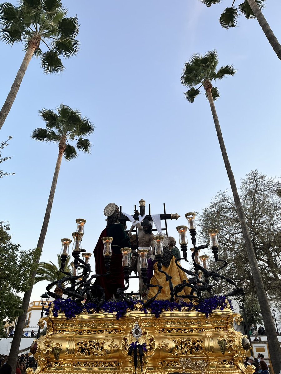 bandasaludcord's tweet photo. El Sagrado Descendimiento ha recorrido el Paseo de Cervantes con las siguientes marchas: 

Pasión, Muerte y Resurrección
Santa María 
Consuelo

@descendimiento 
#SienteSalud #SemanaSanta https://t.co/TT6EecM0ma