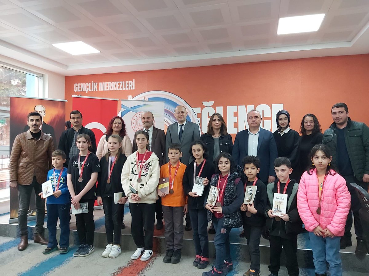 SehitTunca's tweet photo. TAZOF tarafından düzenlenen ilçemizdeki Zeka Oyunları Turnuvasında okulumuzdan 4 alanda 1.lik🏆👏🏻👏🏻👏🏻alınmıştır.Öğrenci ve öğretmenlerimizi tebrik eder 12 Mayıs Ankara finalinde başarılar dileriz  @cubukilcemem https://t.co/VH7wj9F1gM