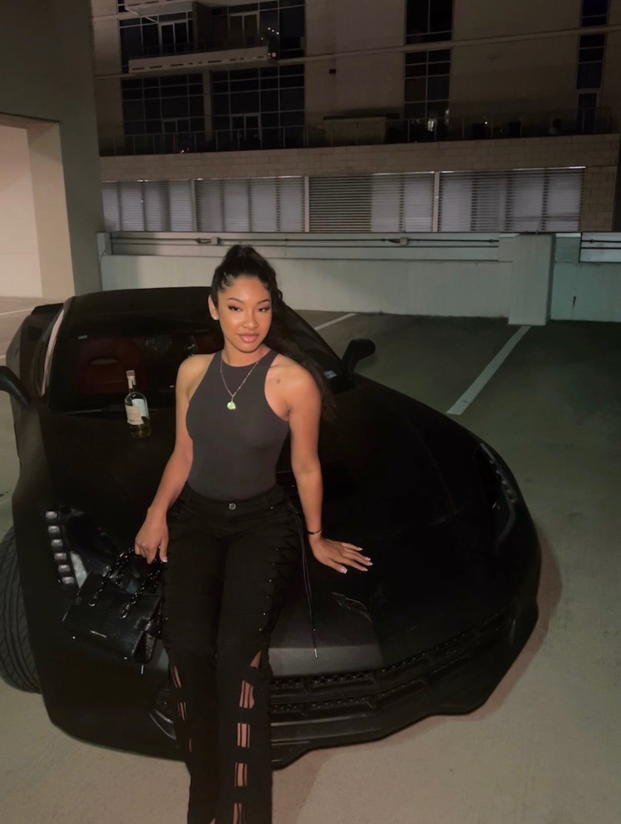 flomighty's tweet image. I’m the reason she can’t keep his attention 🖤