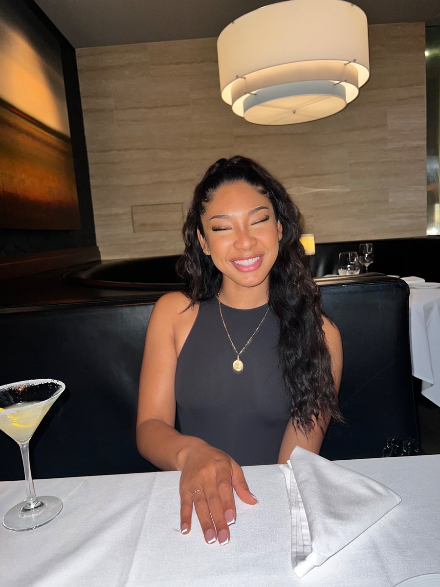 flomighty's tweet image. I’m the reason she can’t keep his attention 🖤