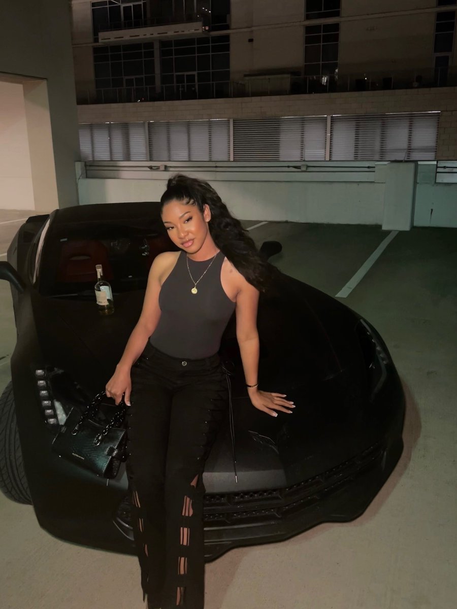 flomighty's tweet image. I’m the reason she can’t keep his attention 🖤