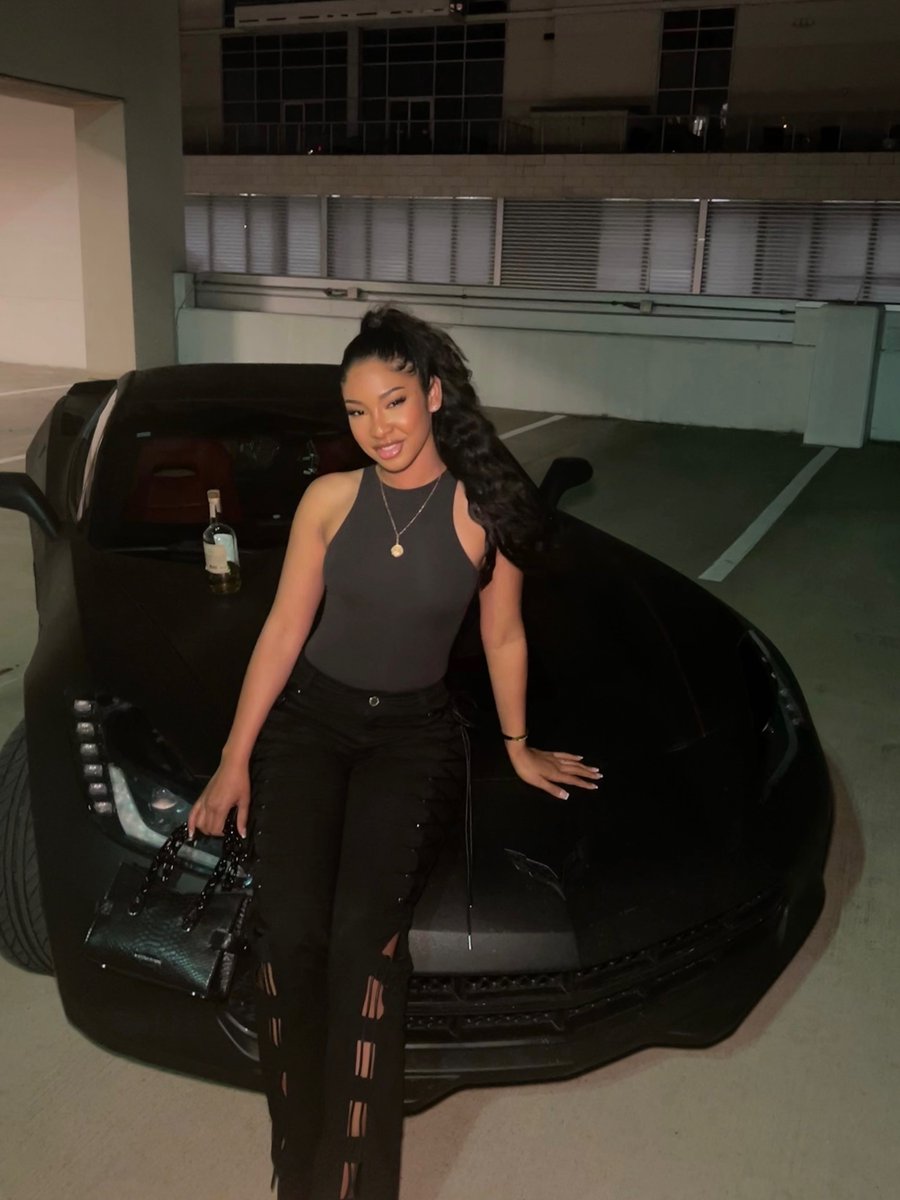 flomighty's tweet image. I’m the reason she can’t keep his attention 🖤