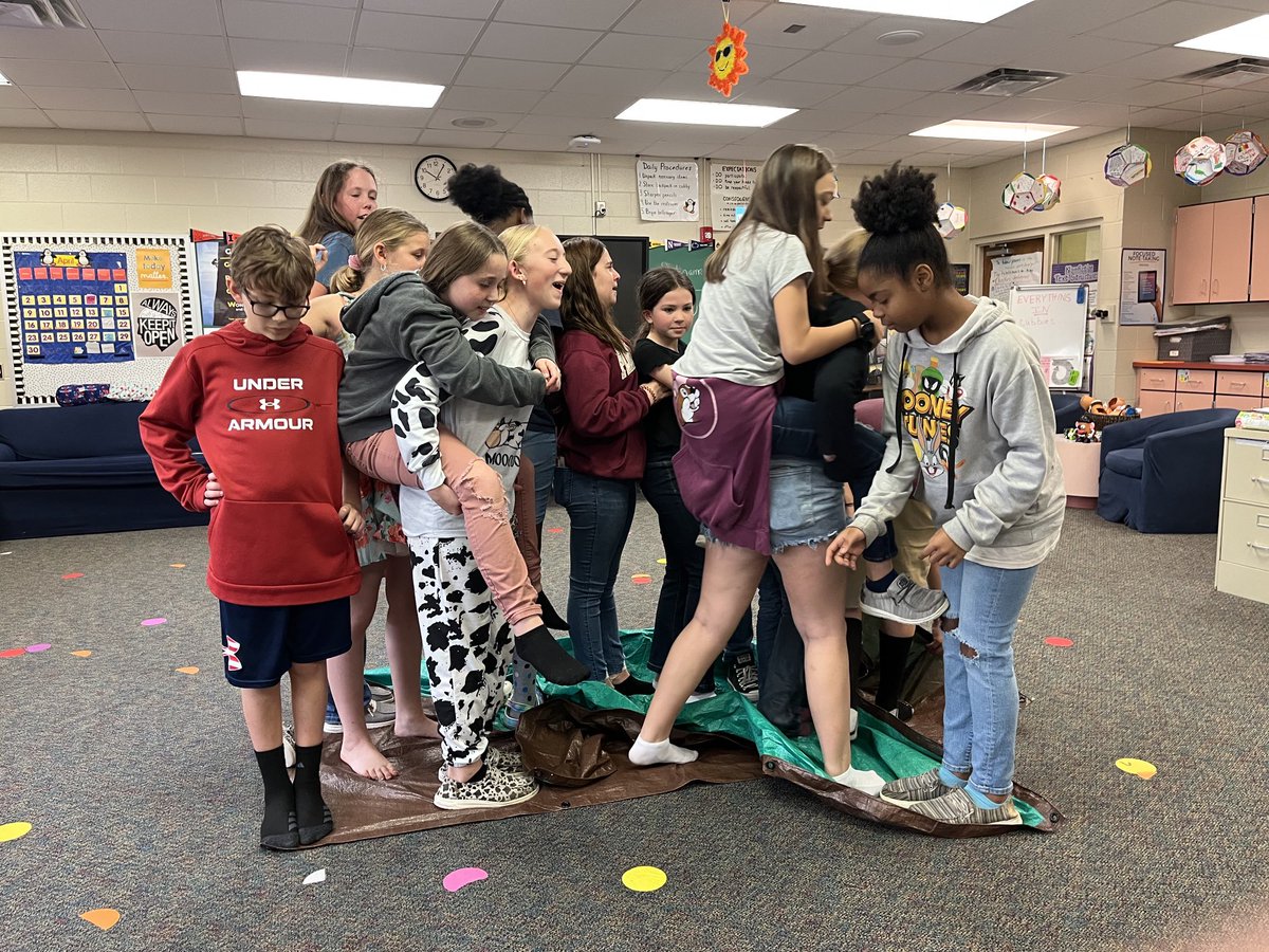 sing4glory's tweet photo. Cooperative learning activities for our Fun Friday included Turn the Tarp, hoop ring rangle, and lava land (not shown) for problem solving practice. #leaders #AVID #COLLABORATION #teamwork https://t.co/Q48p1V4eHU