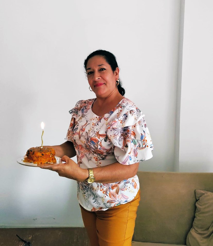 IngridC53788948's tweet photo. Porque Está Cumpliendo  Años Lo Que Más Quiero 🌹🎂🎁🎊 #LuzDeMisOjos #FelizCumpleañosMami 🥂 https://t.co/eu9zBS2wkP