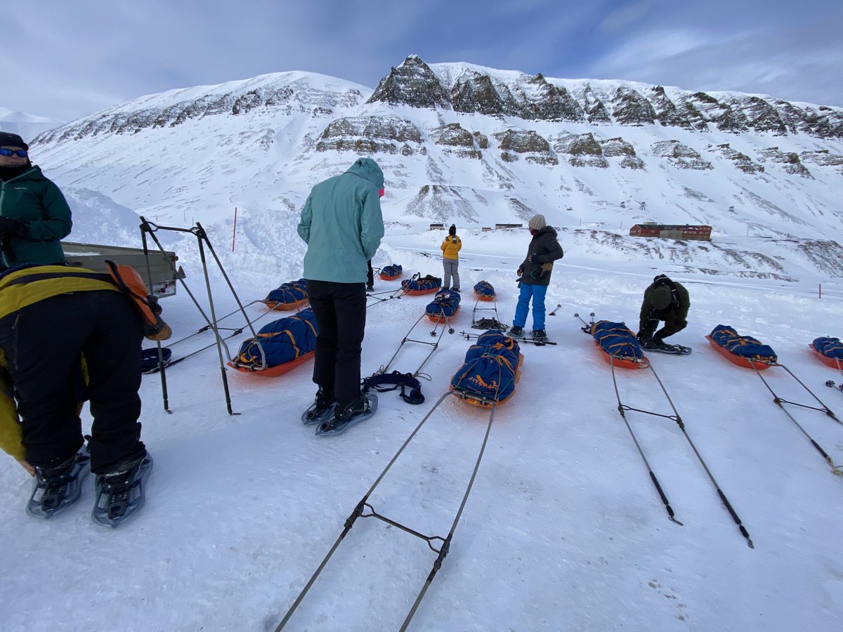 blue_angus's tweet photo. We did have better weather too! #Longyearbyen #Svalbard #pulk #expedition Love the #Rexspecs 🐕💕🇳🇴❄️ #husky #arctic https://t.co/xOuucj2PzY