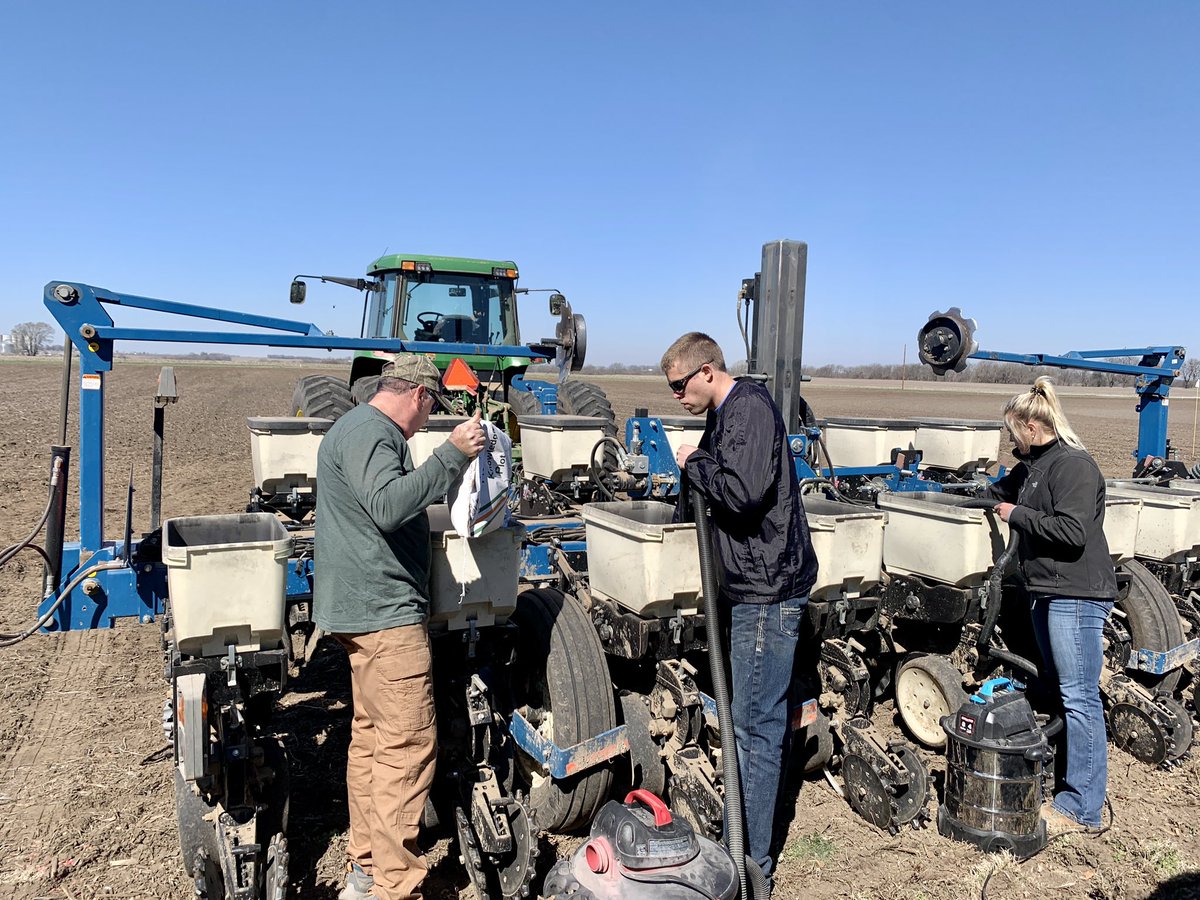 KnipmeyerSeed's tweet photo. Our first corn test plot of #plant23 is in the ground! 

@pioneerseeds  @johndeere @cortevaus @kinzemanufacturing @agleadertech #plant2023 #plantpioneer #cornplot #farming #agronomy #datadriven #moagriculture #johndeere #kinze https://t.co/zMG40fwx5R