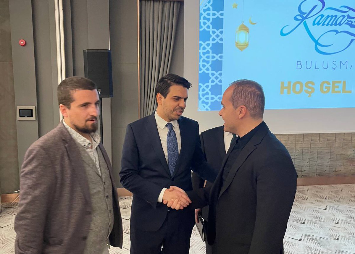 🇹🇷 #YTB gönül köprülerini kurmaya, kardeşlik sofralarında birleştirmeye devam ediyor.

🇲🇰 Kültür ve Turizm Bakanımız Sn. <a href="/MehmetNuriErsoy/">Mehmet Nuri Ersoy</a>’un da katılımlarıyla #Üsküp’teki kardeşlerimizi iftarda ağırladık.

🤲🏻 Rabbim kabul eylesin. Birliğimiz ve beraberliğimiz daim olsun.