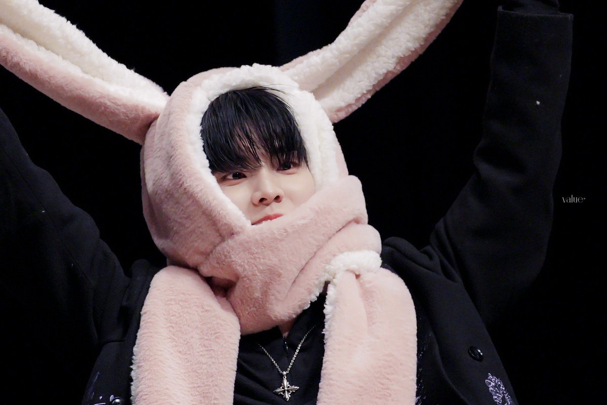 thinkabtjcm's tweet photo. sorry for the inactivity, been super busy. heres a cute jichang for easter weekend https://t.co/XrpDHUwmq0