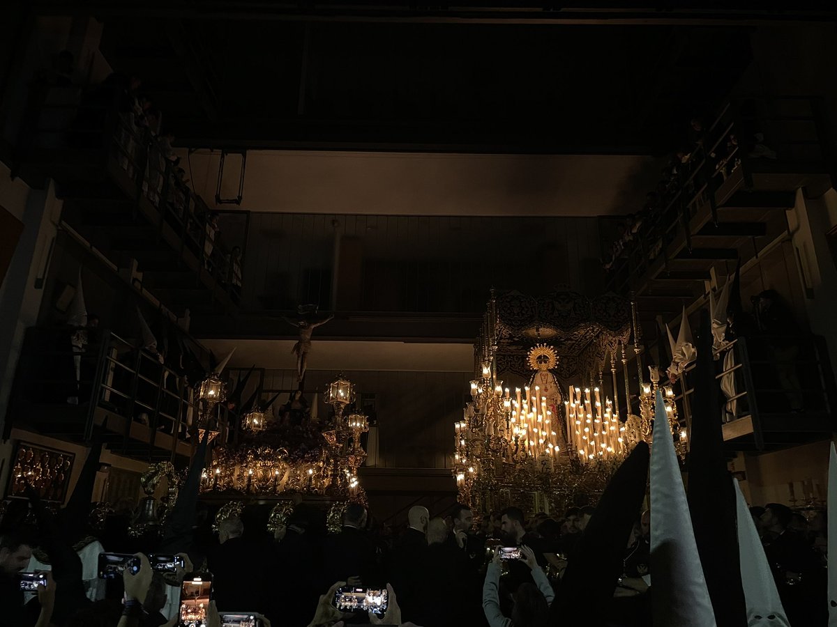 3:00, Los Titulares ya están en la casa de hermandad. #CofradiasMLG #AmoryCaridad23