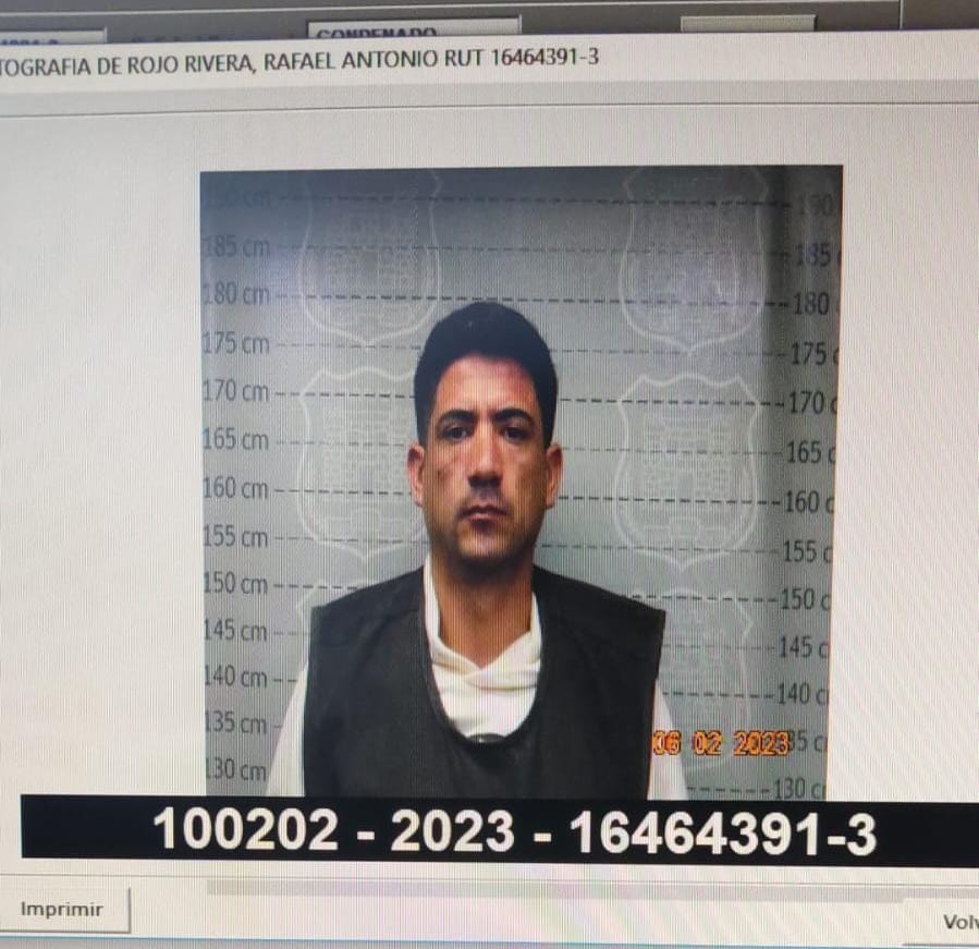 IEC-180 CONTROL STGO (@fdo2000) on Twitter photo 🔴 URGENTE
REOS fugados desde el Centro Penitenciario de Osorno, ambos delincuentes son de alta peligrosidad ya que mantienen un alto prontuario delictivo, uno de ellos por homicidio.
Cualquier información avisar a <a href="/Carabdechile/">Carabineros de Chile</a> o PDI. 🔴 URGENTE
REOS fugados desde el Centro Penitenciario de Osorno, ambos delincuentes son de alta peligrosidad ya que mantienen un alto prontuario delictivo, uno de ellos por homicidio.
Cualquier información avisar a <a href="/Carabdechile/">Carabineros de Chile</a> o PDI.