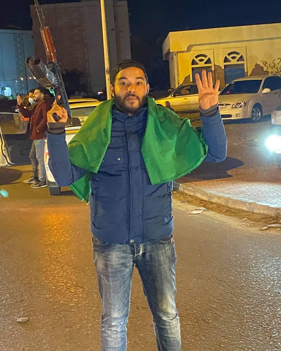 #الشرف......!
هو أن ترفـــع علـــم أجتمعـــت 48 دولـــة صهيونيـــة صليبيـــة لأجـــل إنزالـــه ....؟ ✊🏻💚✊🏻💚 
#ليبيا #القذافي #سرت