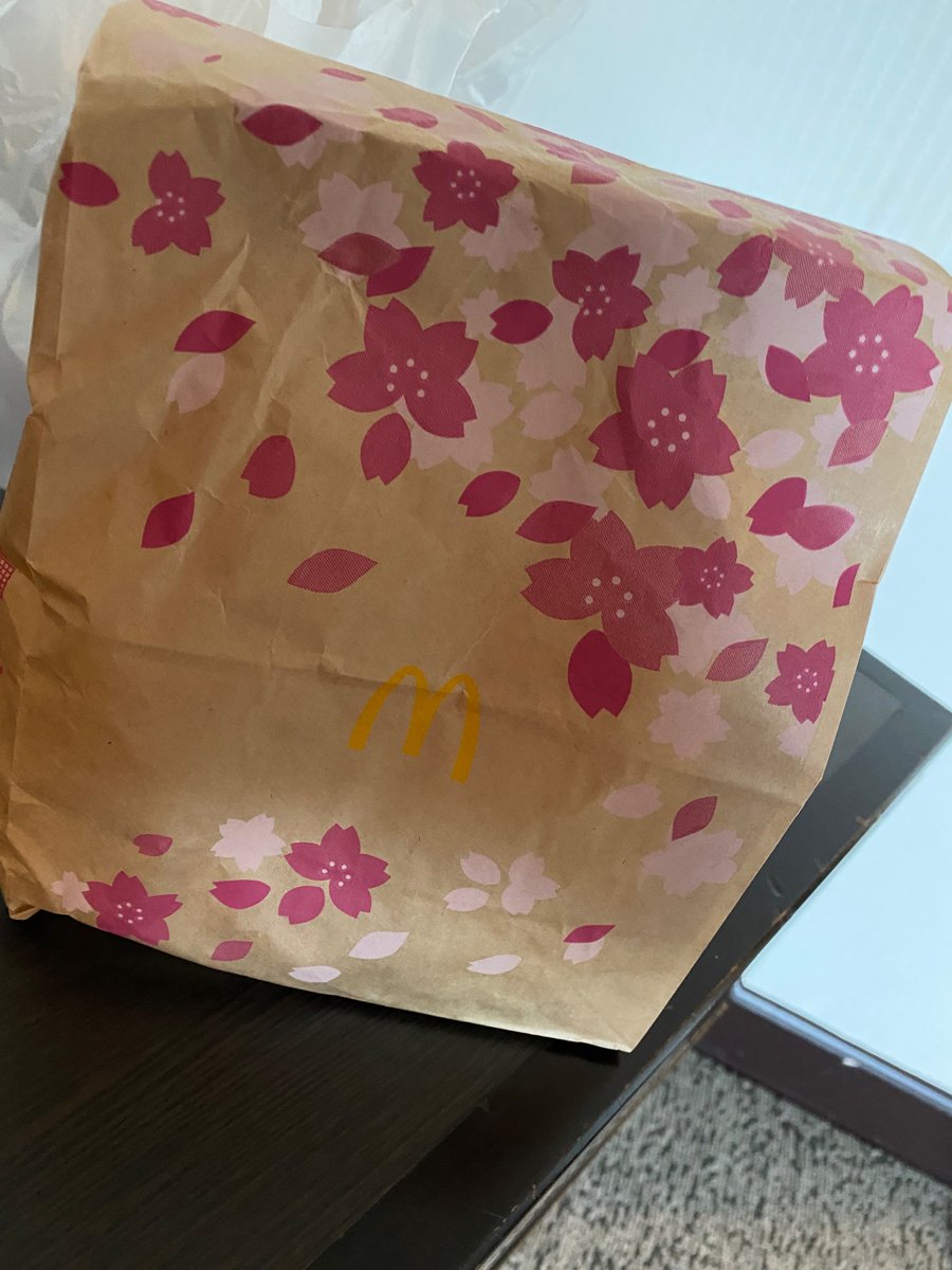 WMotivvvv's tweet photo. Must try McDonald McGriddle in Japan🥳🥳 # Sakura #japan #burger https://t.co/t5b1JrtlJa
