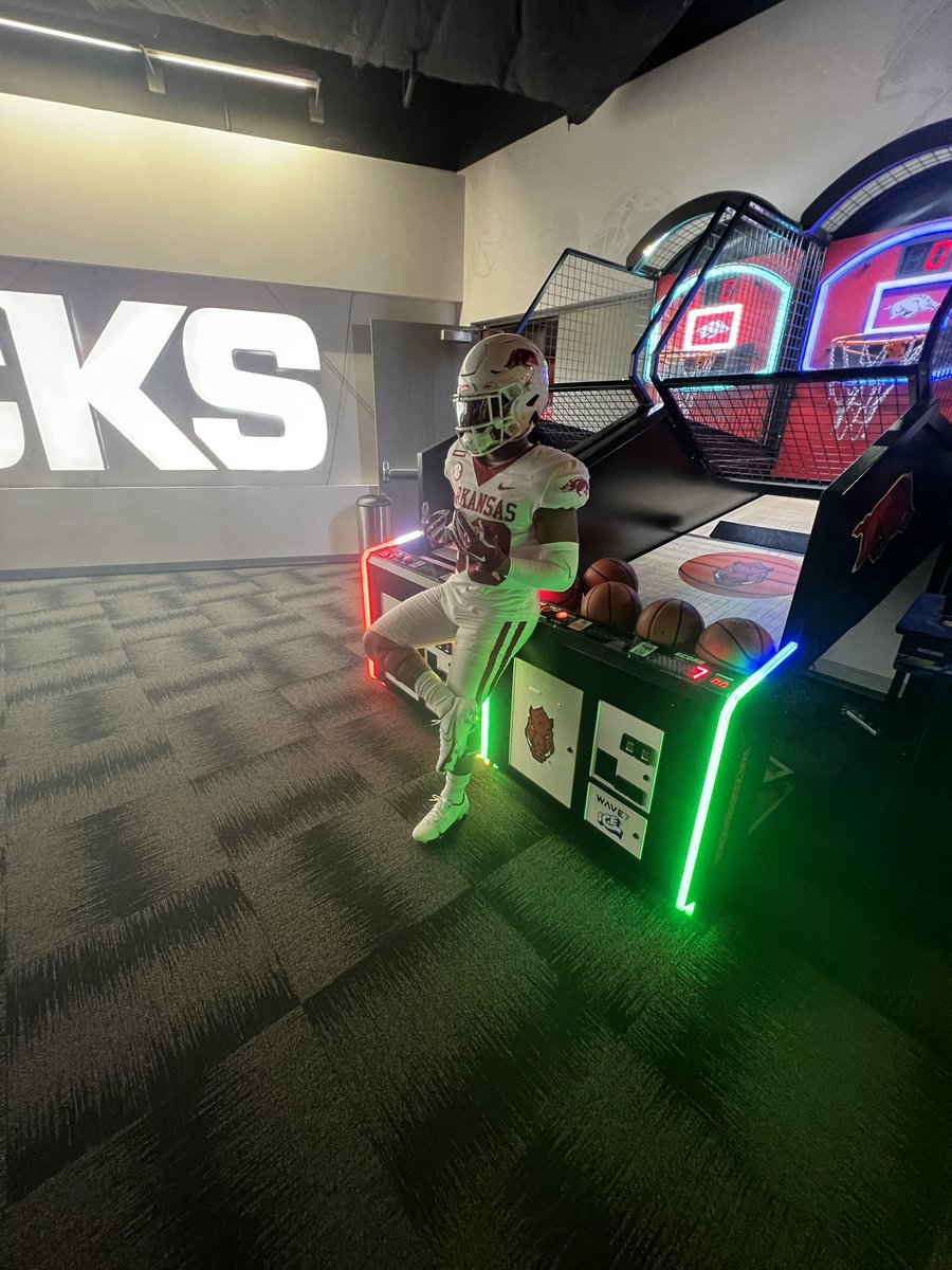 Most def felt like home <a href="/CoachSamPittman/">Coach Sam Pittman</a> <a href="/RazorbackFB/">Arkansas Razorback Football</a> <a href="/FBCoachJSmith/">Jimmy Smith</a> <a href="/RazorbackFBRec/">Arkansas Football Recruiting</a> ⚫️🔴