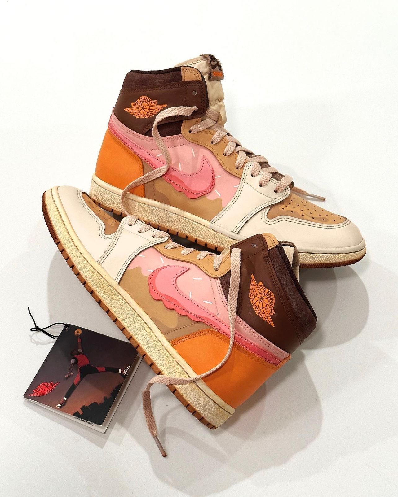 KicksFinder on Twitter: "Nike “Air Dunkin” & “What The Dunkin” ????☕️????✨ Which pair do you prefer? ???? ???? IG: andu.c; ant.kai https://t.co/mv4aYW1EOK" / Twitter