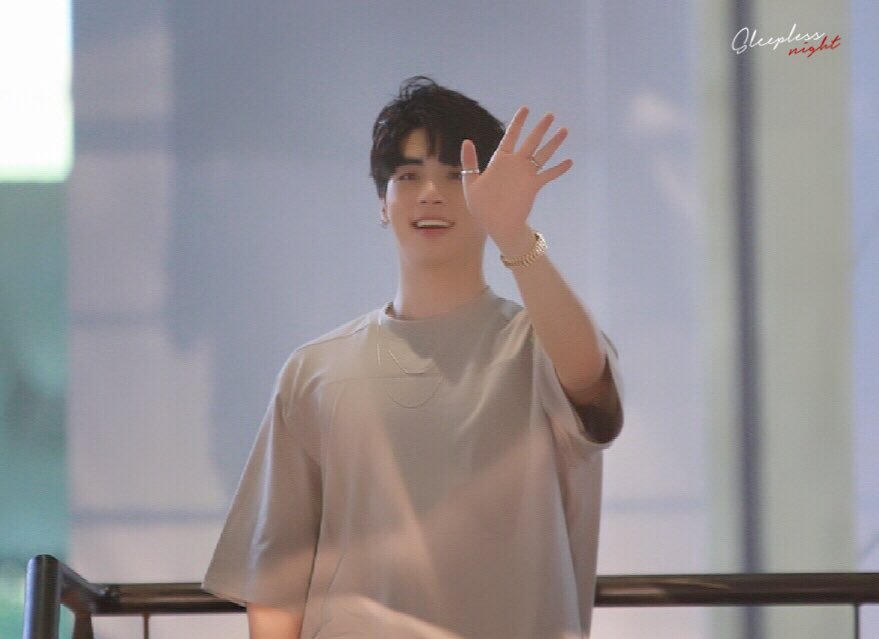 taeminlogg's tweet photo. eres mi lugar seguro, por siempre mi mas grande orgullo ♥️ https://t.co/Y7aOrx5tze