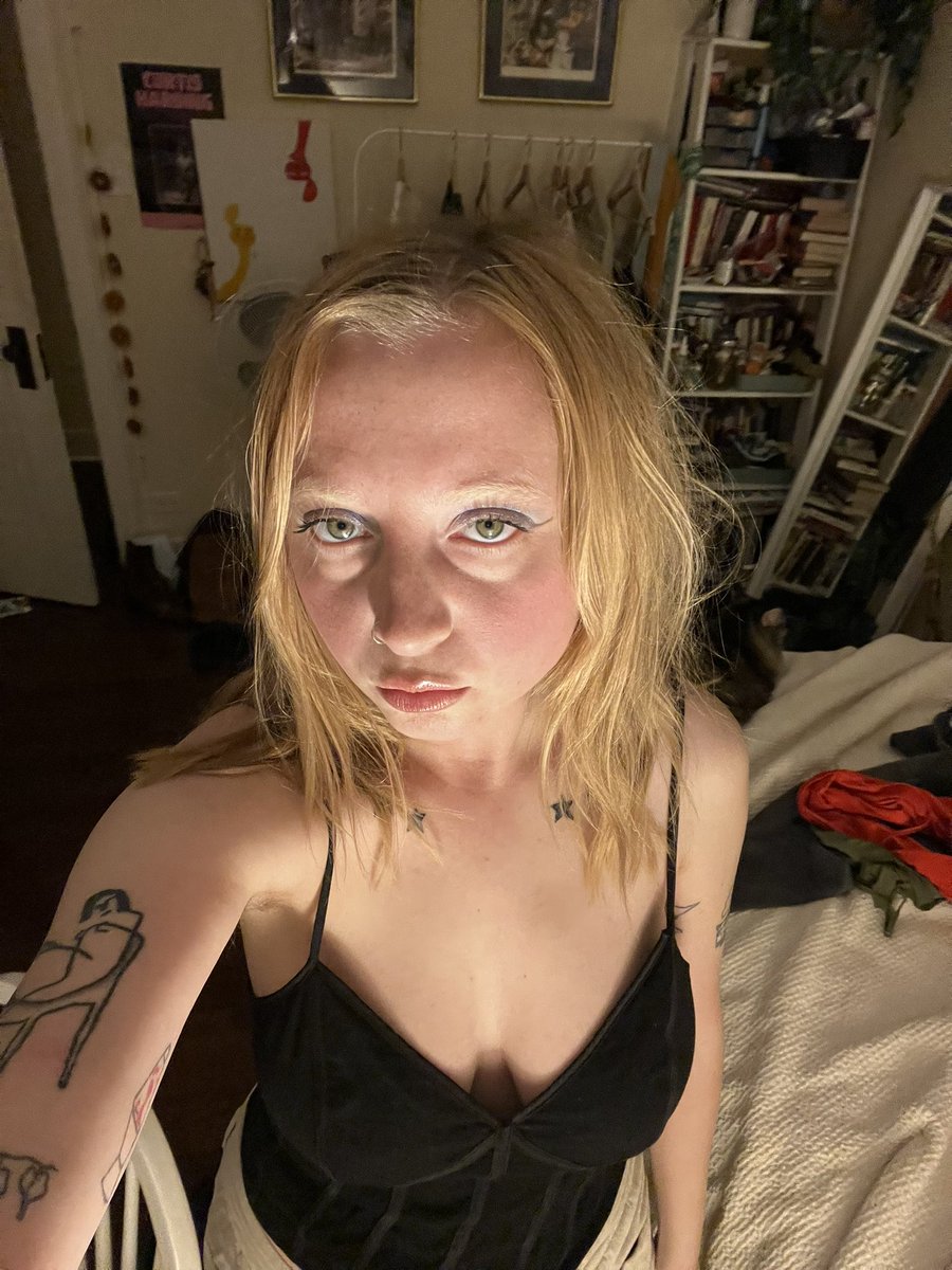 aunt__peggy's tweet photo. Guys I look hot rn I needed to share tysm https://t.co/W2tRG1r38u