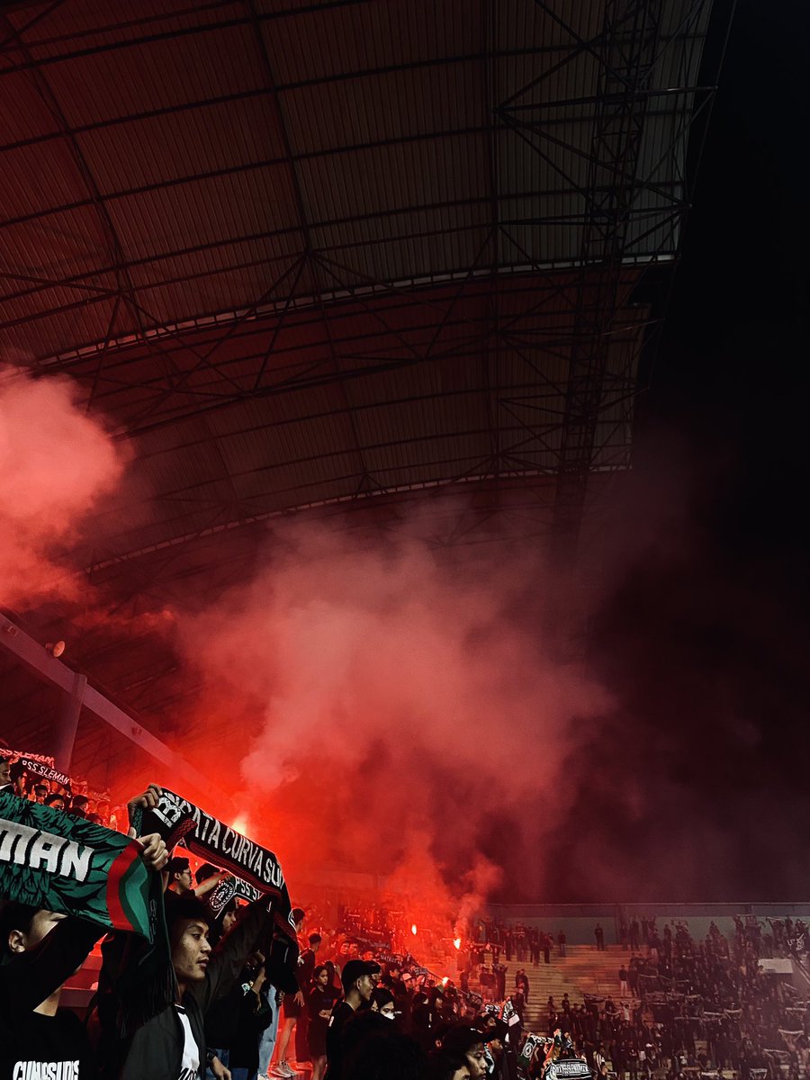inifayes's tweet image. #PyroShow