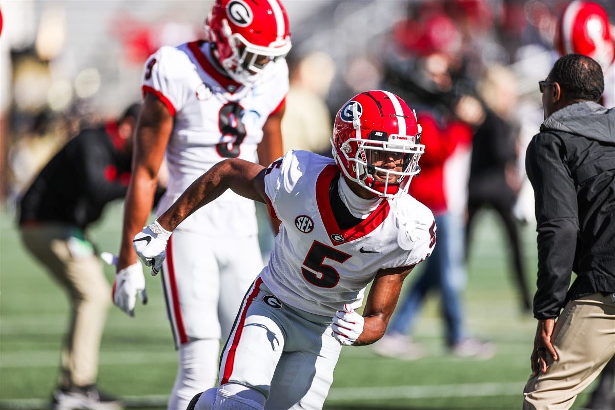 #AGTG After a great Conversation With <a href="/CoachBmac_/">Bryan McClendon</a>, I am blessed to have earned an offer from the university of Georgia 
#GoDawgs 
<a href="/SinqueTurner/">Coach Turner</a> <a href="/CoachDiribe96/">Chidera Uzo-Diribe</a> <a href="/EDGYTIM/">Timothy “EDGYTIM” OHalloran</a> @Rivals_Clint 
<a href="/G1Bound/">Gus Ramos</a> <a href="/AllenTrieu/">Allen Trieu</a> <a href="/LemmingReport/">Tom Lemming</a> <a href="/BroncoSociety/">Kenwood Academy</a> <a href="/KAHS_Football/">Kenwood Academy Football</a> #HORSEPOWER