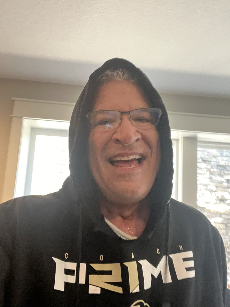 Morning cardio!! Evening lift!! Just do it!! 💪🏼💪🏼👊🏼 Happy Friday!!! 🥰