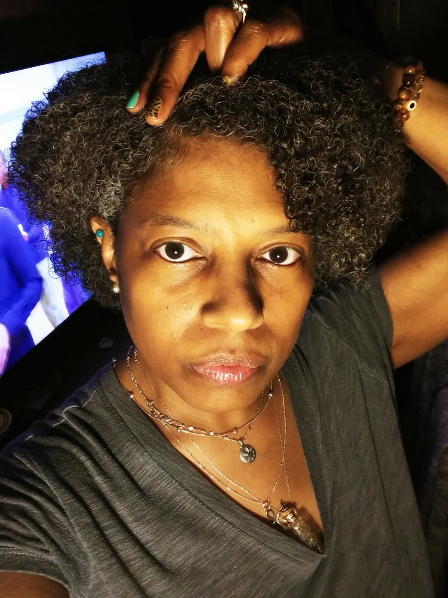 IAMJamena's tweet photo. LETTING MY FACE TAKE UP
   S        P        A        C        E😘

#FrodayNight➰👑➰🌌
#FridayNightVibRATIOn✨✨✨💫
#HappyToBeNappy
#SilverLiningSelfies 
#SilverFoxy🦊 https://t.co/xPCF6odfig